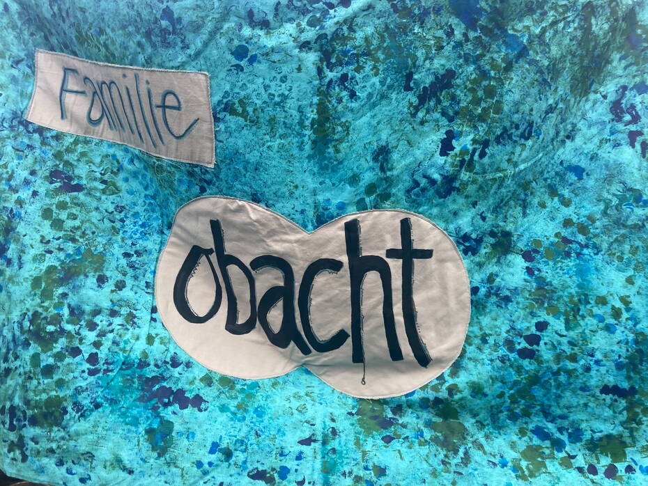 Flagge der Schulfamilie "obacht". Aufnahme Milena Bieri