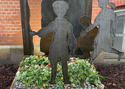 Mahnmal in Erinnerung an die Kinder vom Bullenhuser Damm. Aufnahme Brecht-Schule